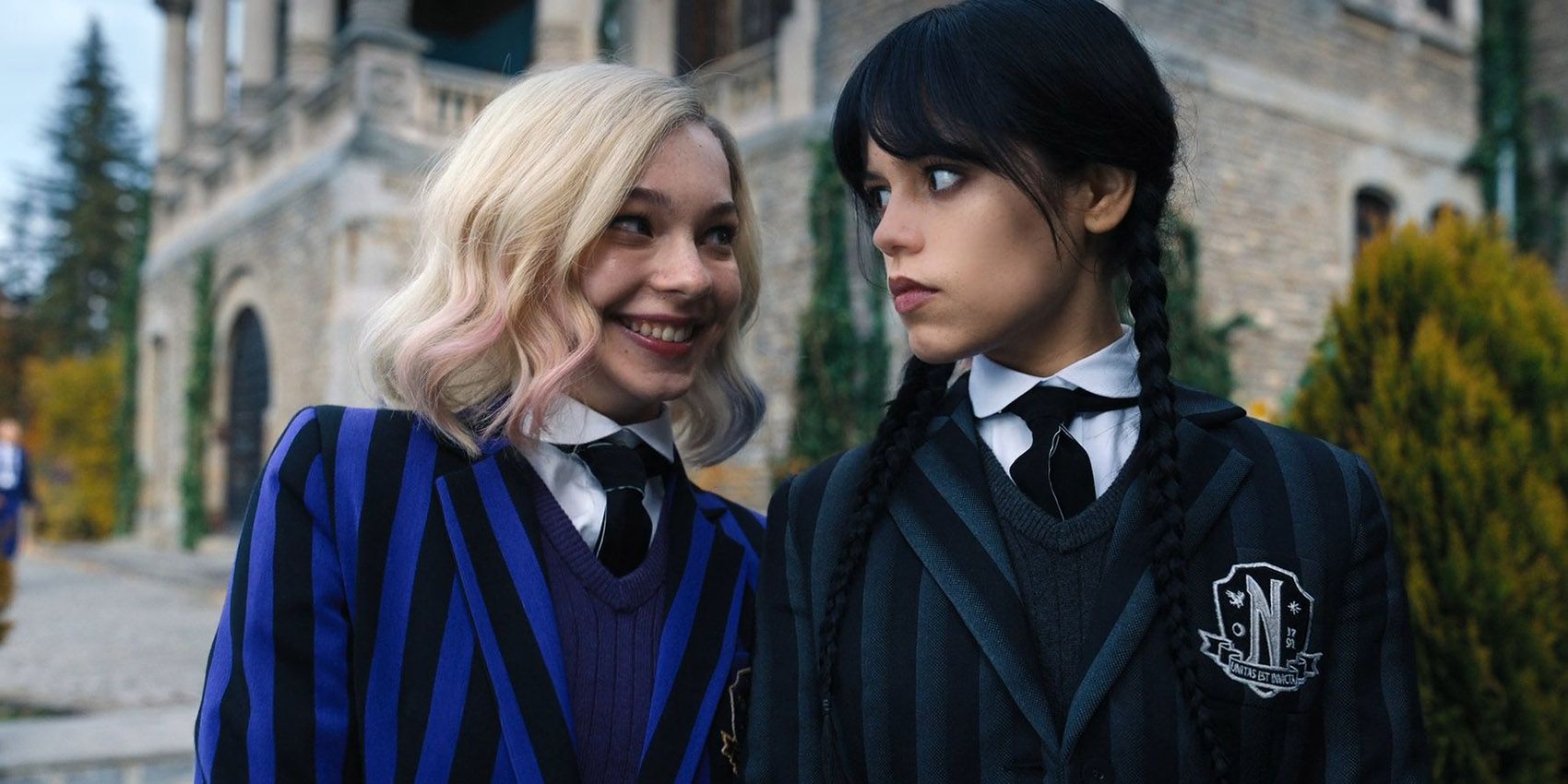 Wednesday Addams et Enid, de la série Netflix